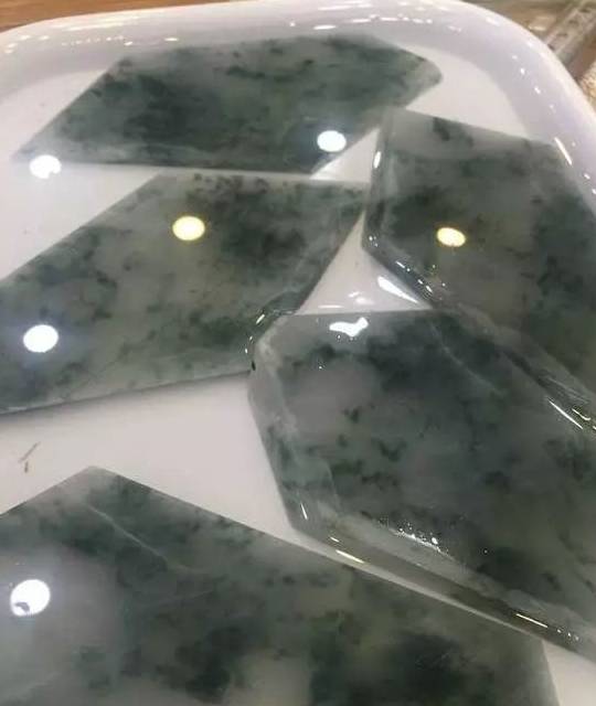 100万缅币在瓦城淘的翡翠原石，切开后满心欢喜，下一个就是你！
