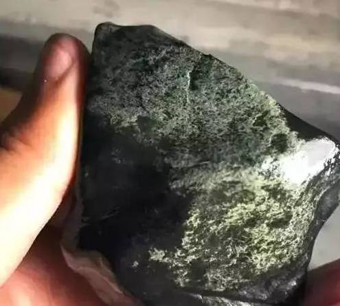 100万缅币在瓦城淘的翡翠原石，切开后满心欢喜，下一个就是你！