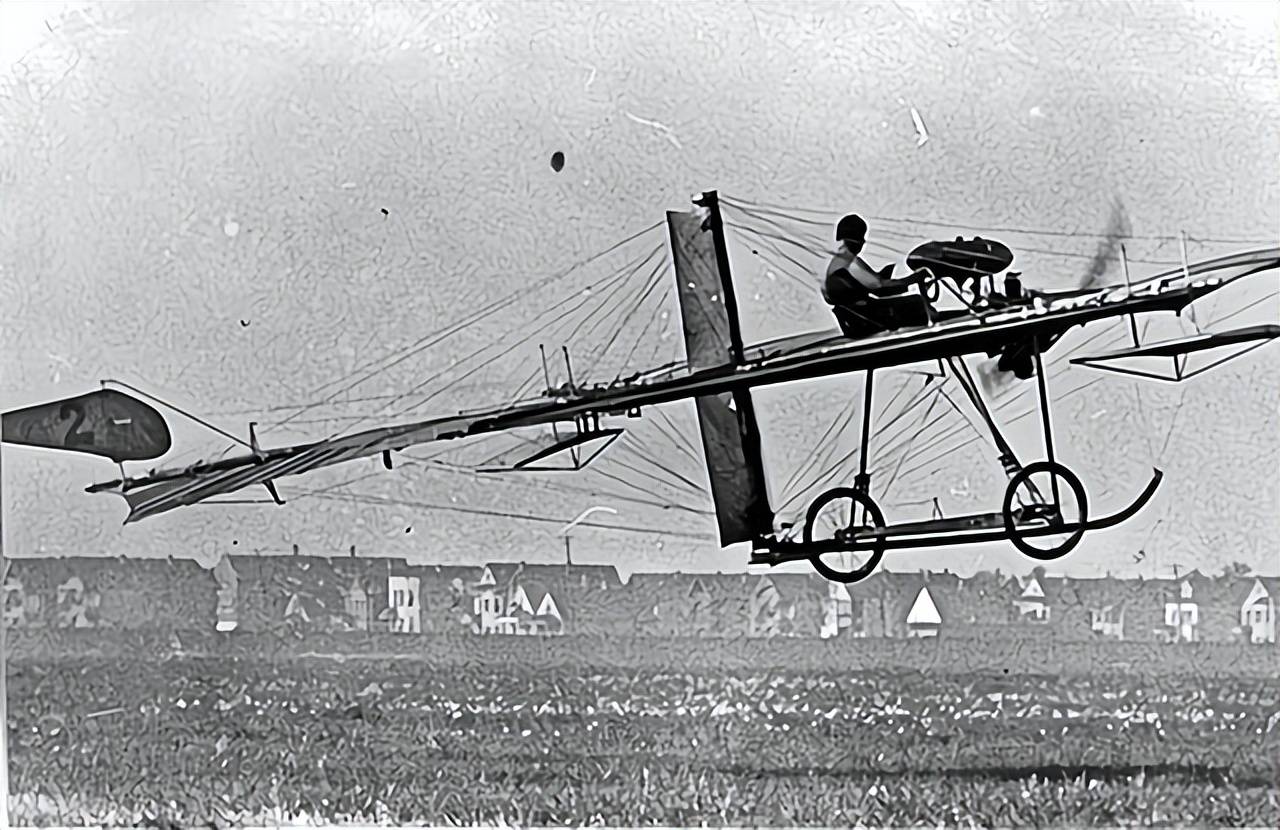 被莱特兄弟逼出来的脑洞：1911“伞形飞机”