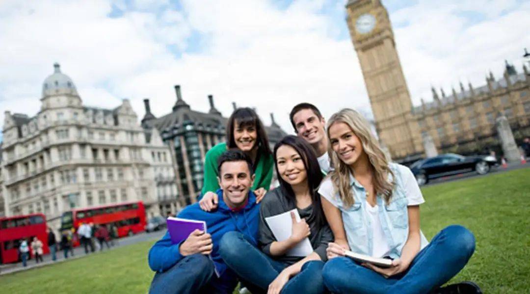 拿留学生开刀？中国赴英留学申请量十年首次下跌！英国教育大臣不干了…
