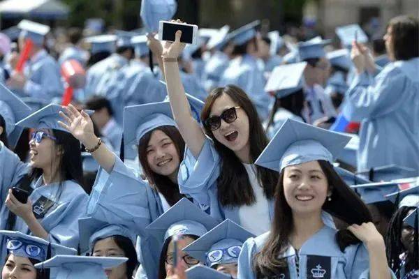 拿留学生开刀？中国赴英留学申请量十年首次下跌！英国教育大臣不干了…