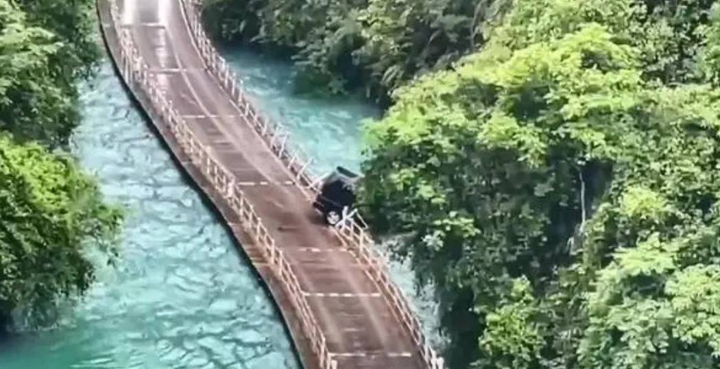 早财经丨车辆冲出网红浮桥致5死，官方通报；笑果上海脱口秀取消，新华社发声；格力员工称孟羽童系被开除；ofo创始人在美开咖啡店获千万美元融资