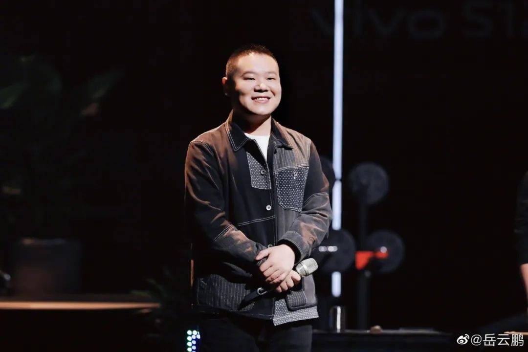 岳云鹏演唱会票价最高1580元，想看人数破万，官宣时主动回应没歌唱：这是梦想