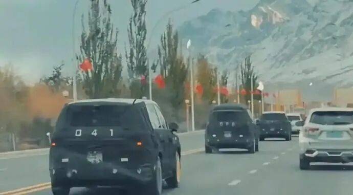 疑似小米YU9新疆试车，多张路测谍照曝光