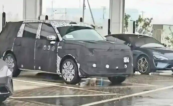 疑似小米YU9新疆试车，多张路测谍照曝光