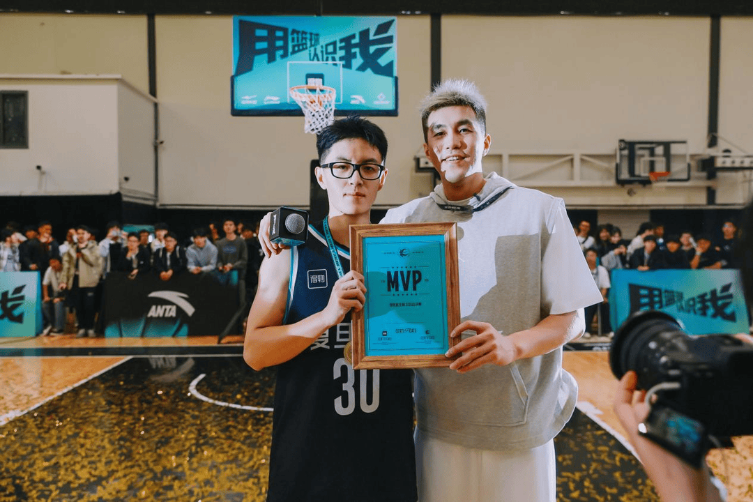 复旦、交大、同济等八大高校集结，得物App“新生杯”篮球赛首战上海