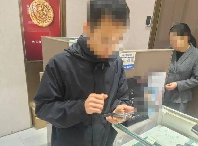 股市套现170万元后,杭州男子豪购300克金条!老板当场报警……