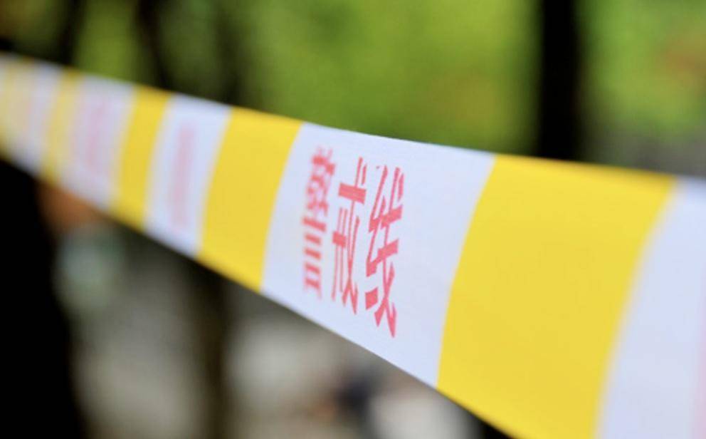 情侣吵架后，女方受言语刺激跳车身亡 男方被判过失致人死亡罪，一审获刑两年半