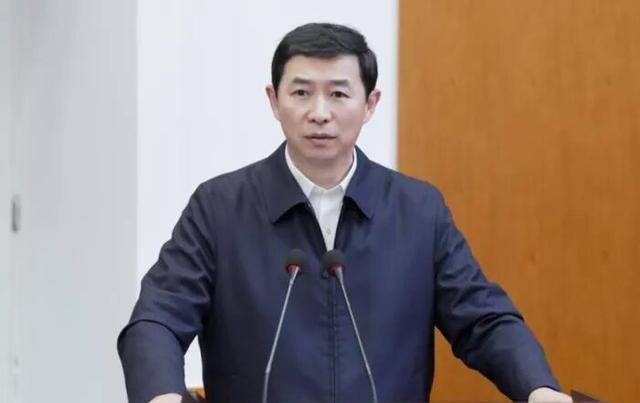 张艳丽、徐万海被查，他上个月刚被免职