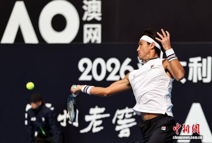 2026澳网亚太区外卡赛男单第一轮：布云朝克特战胜对手晋级8强