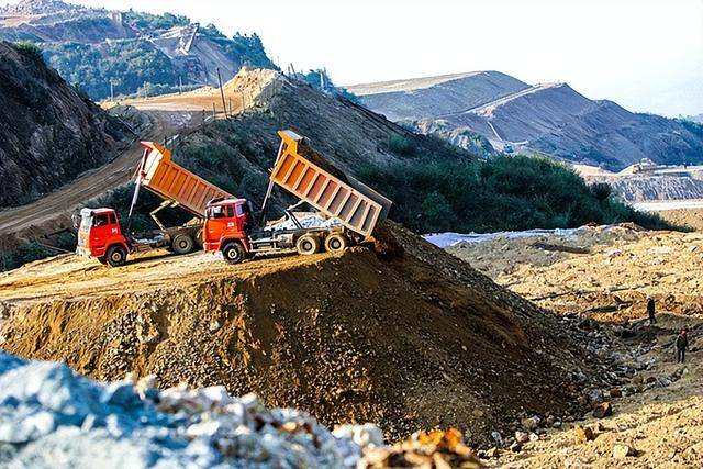 法国官宣马克龙访华，中方态度和两年前不同了