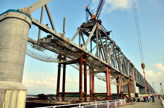 交通运输经济运行稳中有进，多项重大工程本月进入节点