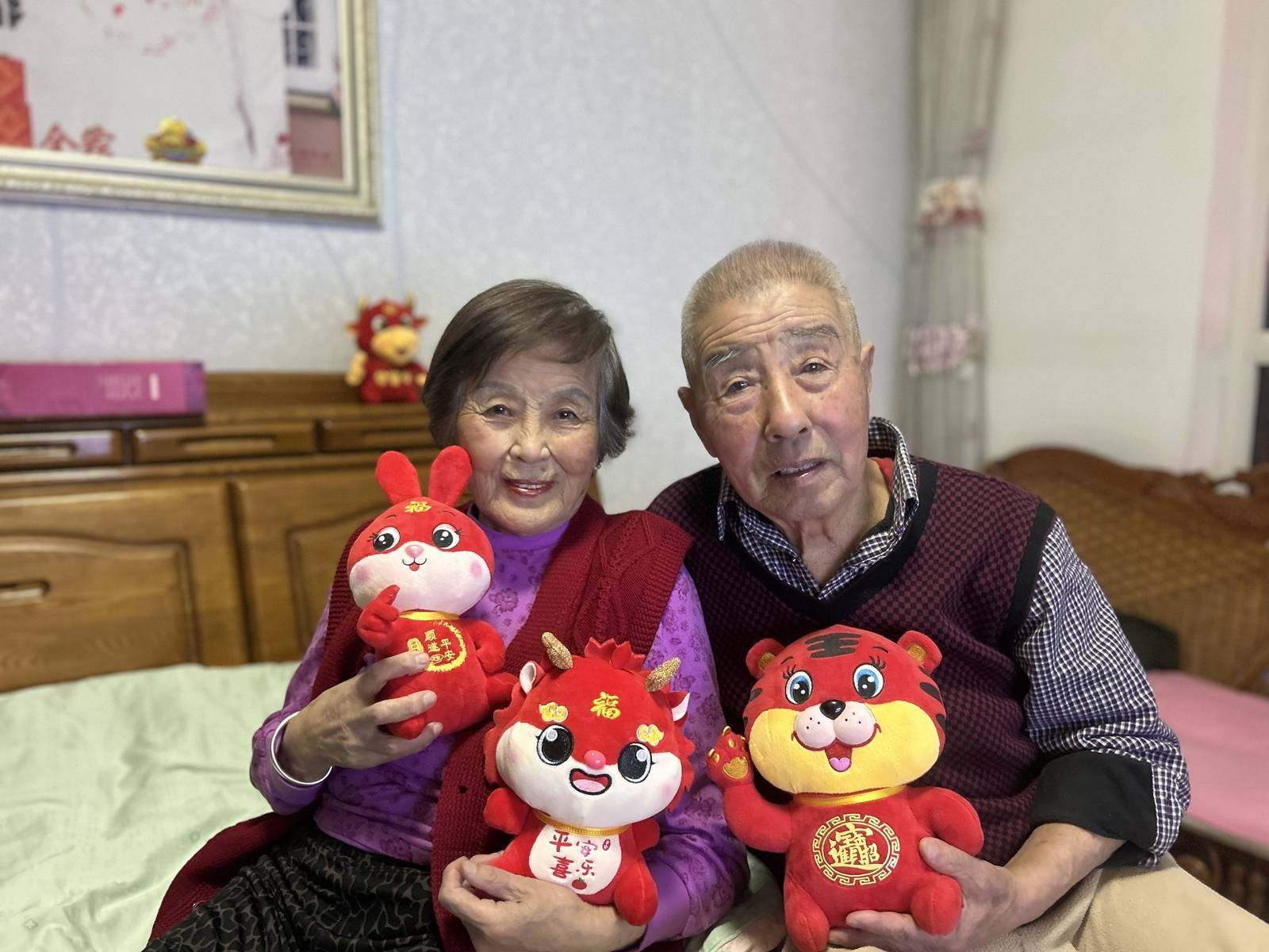 女子晒照对比奶奶自爷爷去世9个月后变化：再也不是时髦的老太太了，评论区泪目