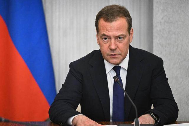 美国想和中俄印日组建C5，梅德韦杰夫：给了欧洲一记响亮的耳光