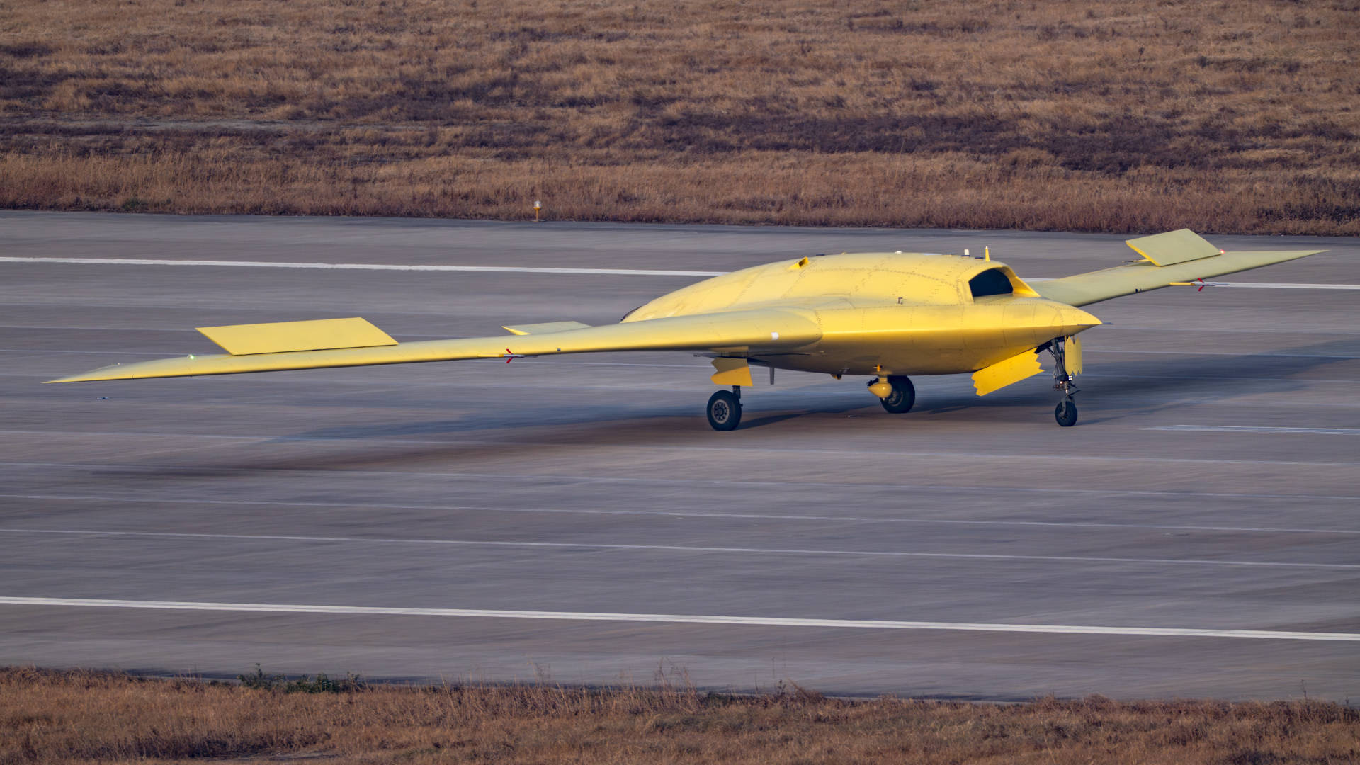 多张高清大图！新型高空高速长航时无人机彩虹-7近日成功首飞