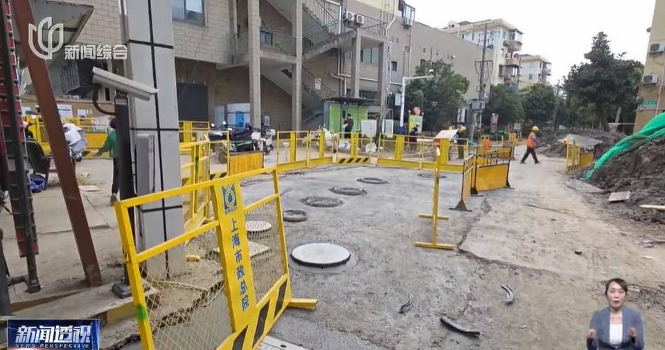 太夸张！上海人比比谁家楼下井盖多！有人家门口100个，“走路难！到处都像贴膏药”...