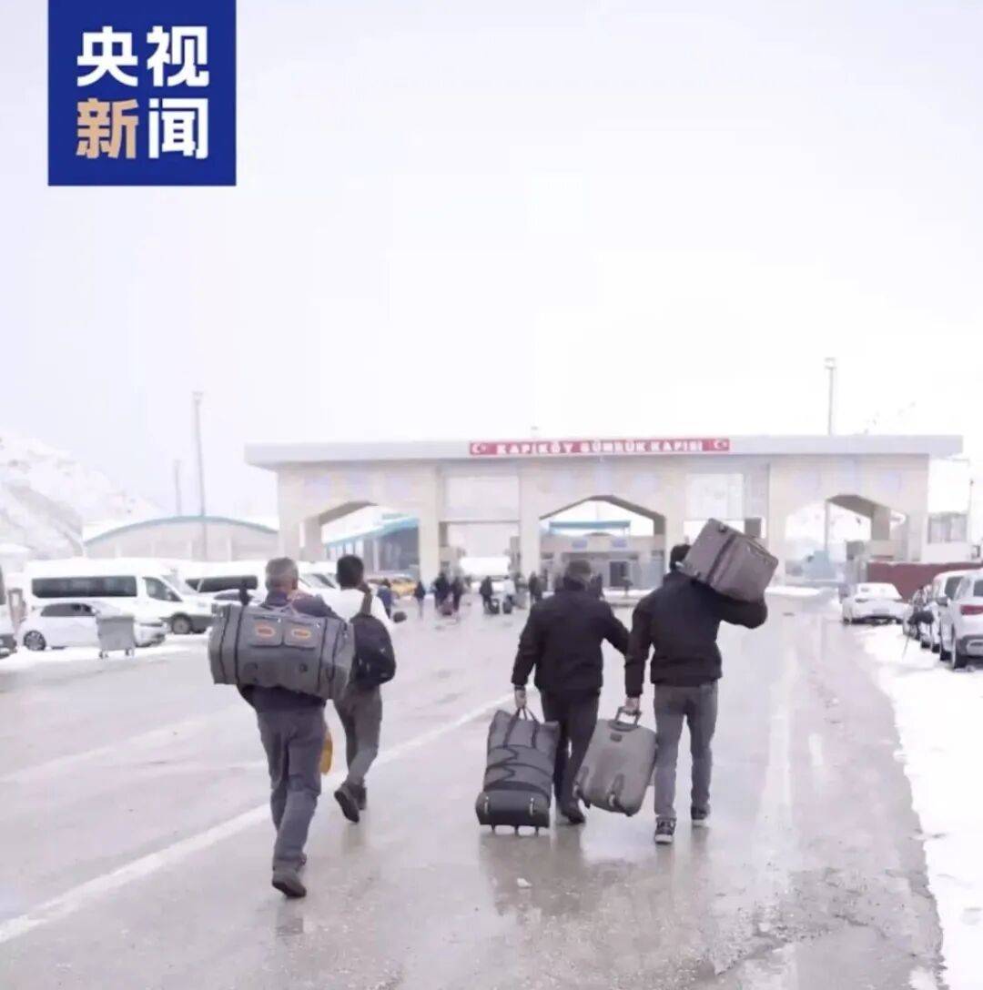 大量境外伊朗人逆行回国：不会抛下祖国自己逃命，为了保卫祖国战斗到底